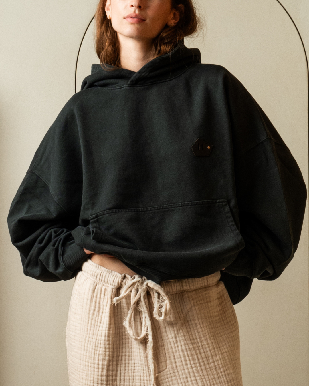 CROPPED DROP SHOULDER HOODIE