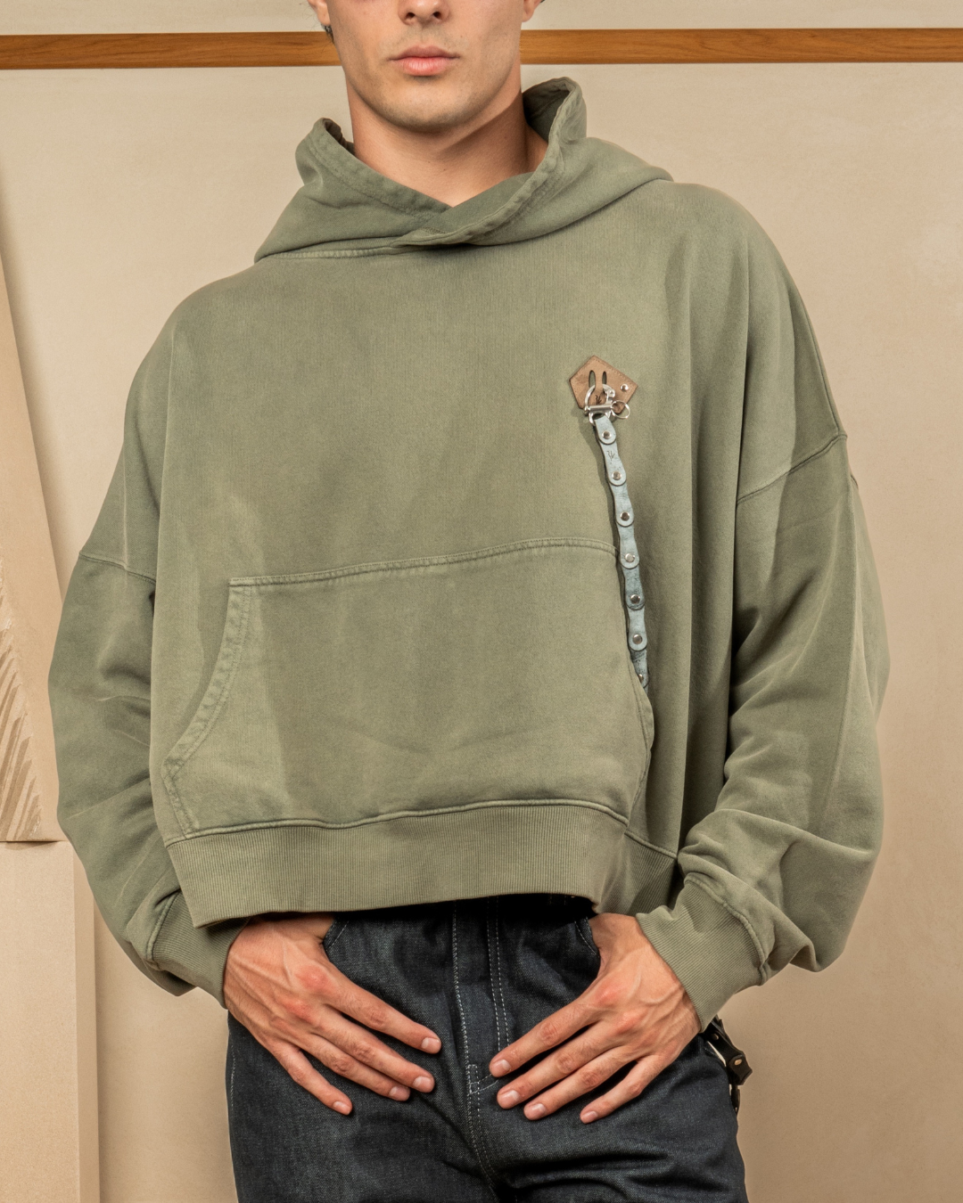 CROPPED DROP SHOULDER HOODIE